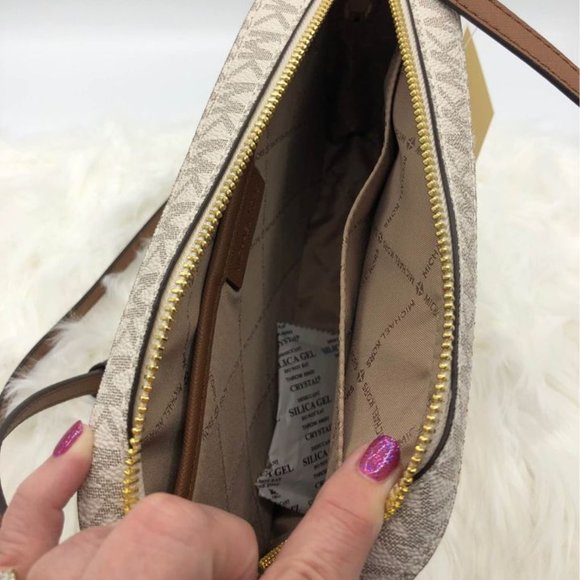 NWT Michael Kors Jet Set East West Chain Crossbody - Vanilla/Acorn Brown - Picture 6 of 10